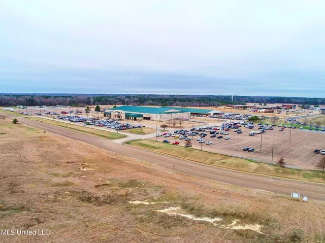 $2,300,000 | 0 Civic Center Drive, Batesville, MS 38606