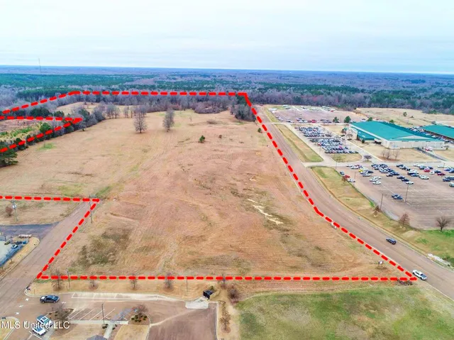 $2,300,000 | 0 Civic Center Drive, Batesville, MS 38606