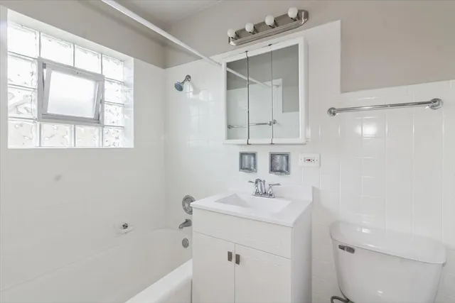 $1,190,000 | 1211 Homestead Road, La Grange Park, IL 60526