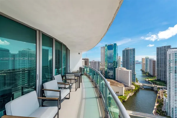 $4,950 | 350 South Miami Avenue, Unit 3802, Miami, FL 33130