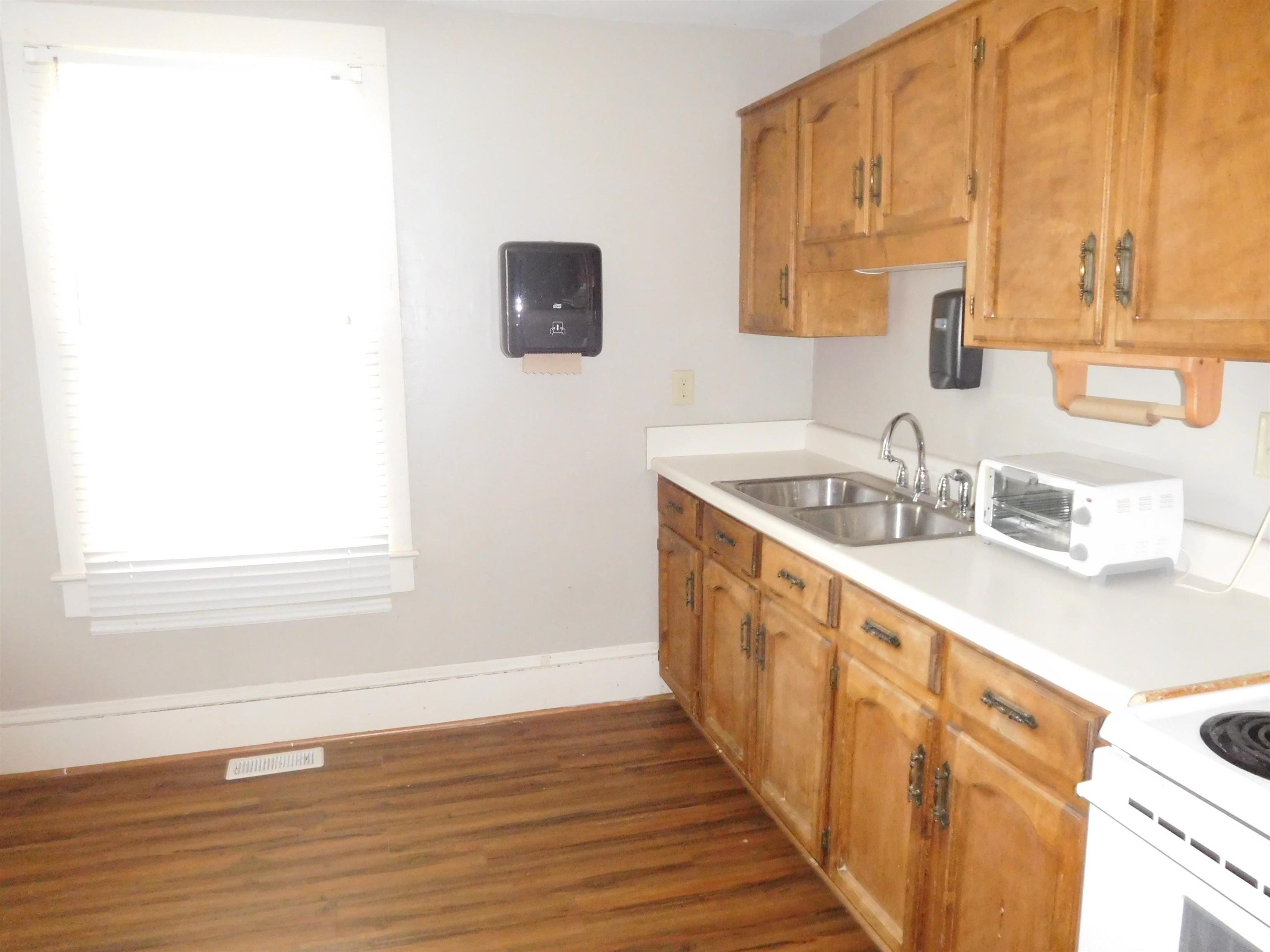 606 East O'neal Street Gaffney, SC 29340 - Photo 5 of 12