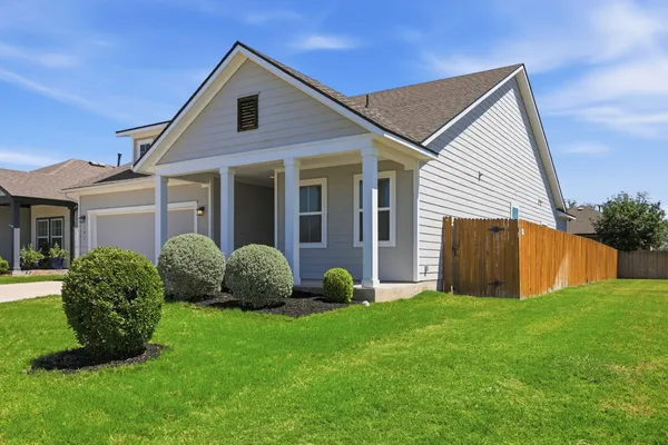 $2,150 | 103 Trailside Lane, Bastrop, TX 78602