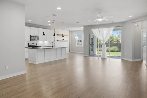 $2,150 | 103 Trailside Lane, Bastrop, TX 78602