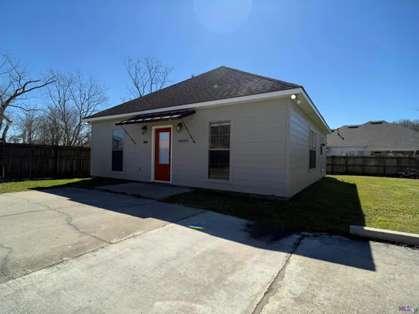 $1,300 | 40455 La Highway, Prairieville, LA 70769