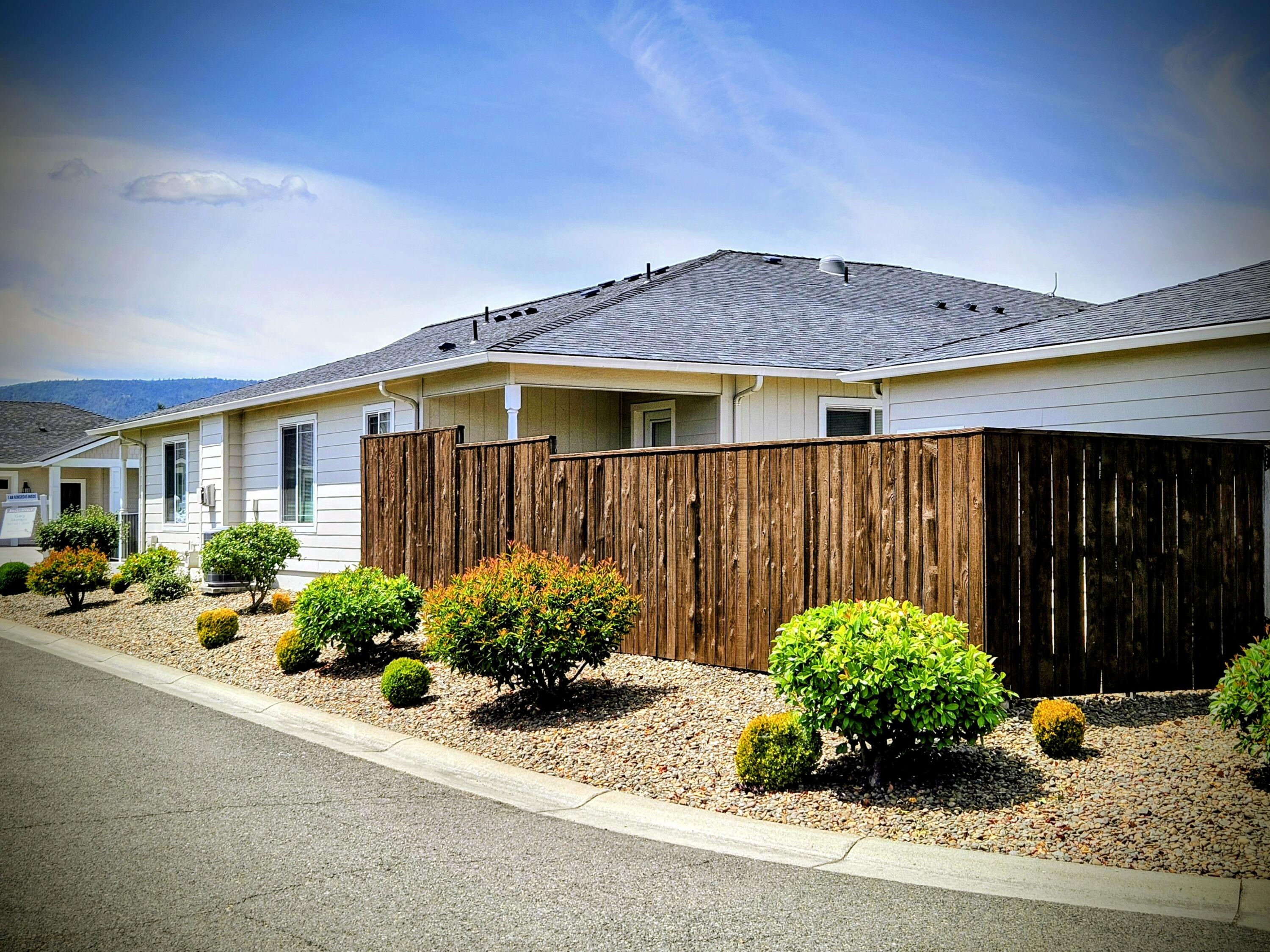 332 Cheney Loop Central Point, OR 97502 - Photo 20 of 27 20250804_130738~3