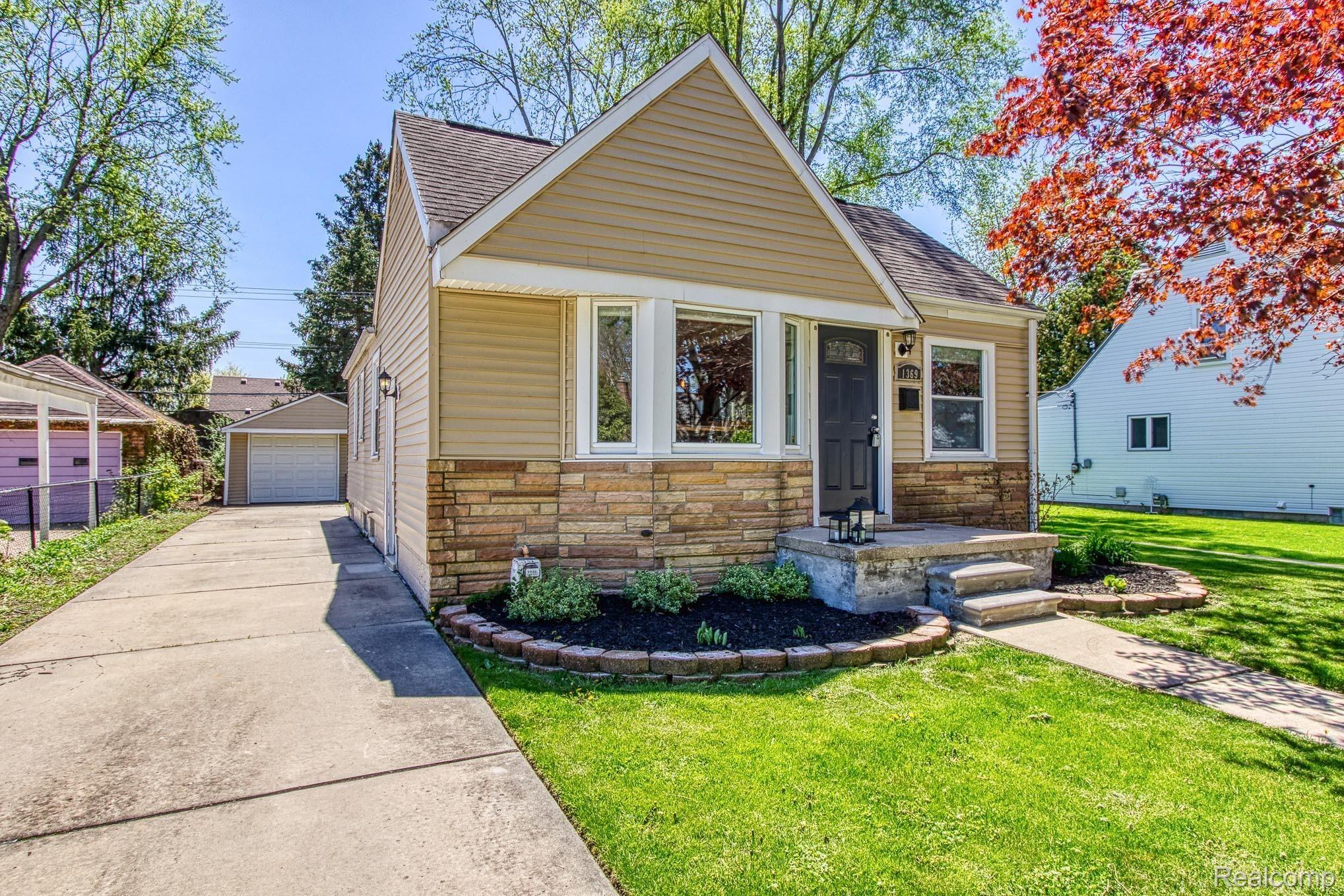 1369 Princeton Road Berkley, MI 48072 - Photo 2 of 38 2 Front.jpg