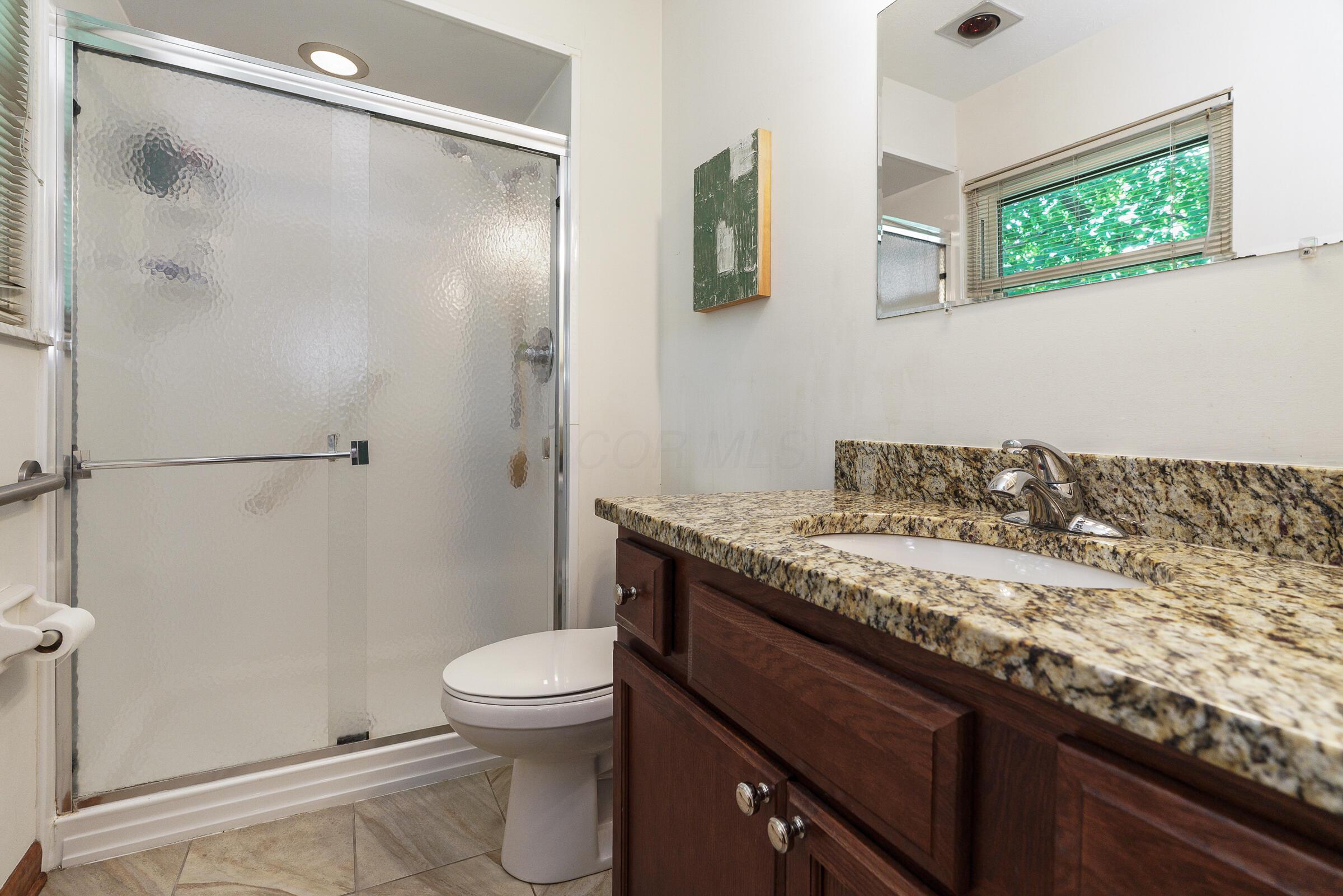 5861 Effingham Road Columbus, OH 43213 - Photo 29 of 35 Owner Bath