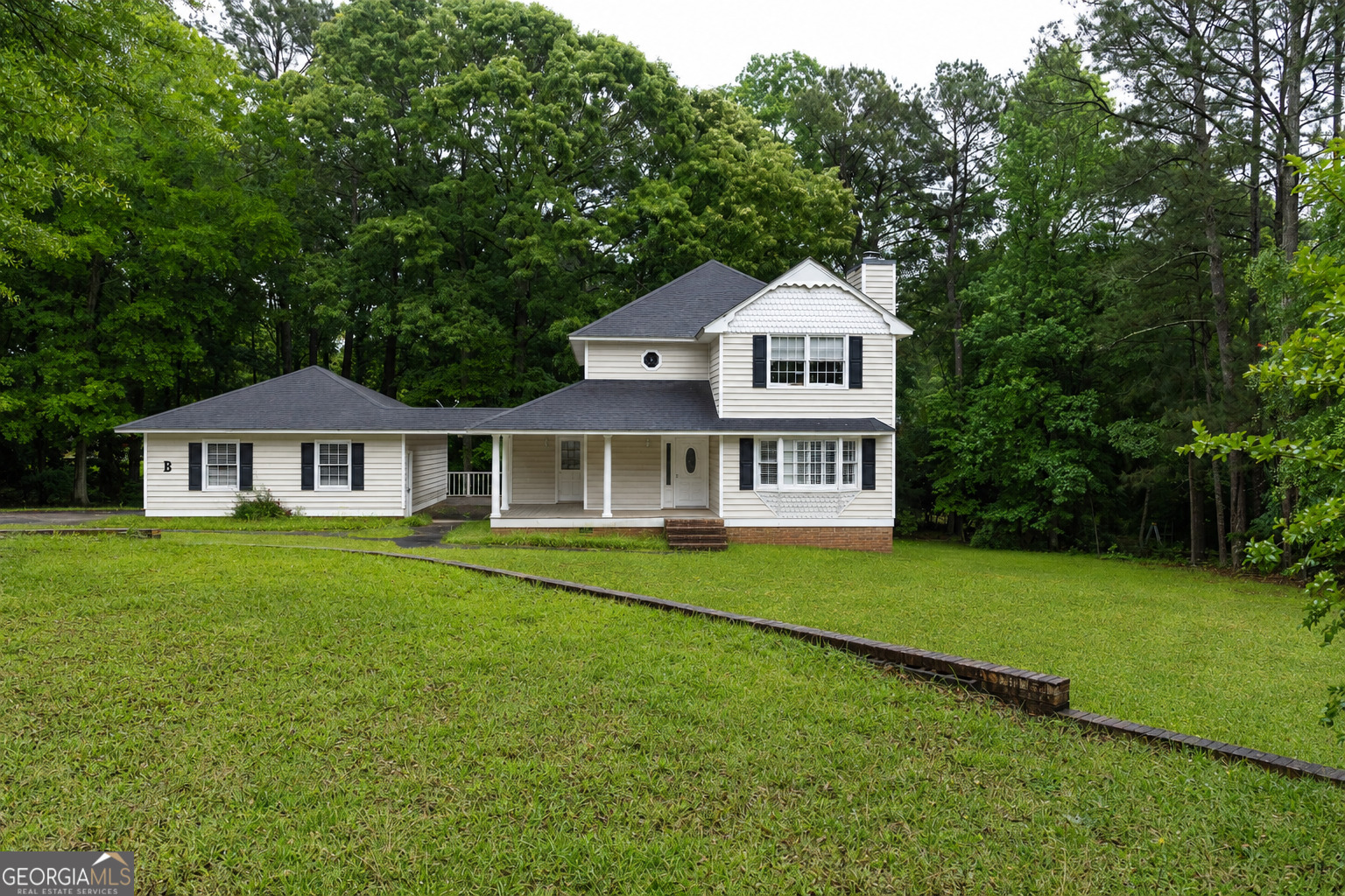 124 David Drive Thomaston, GA 30286 - Photo 1 of 43 a front view of a house with a garden