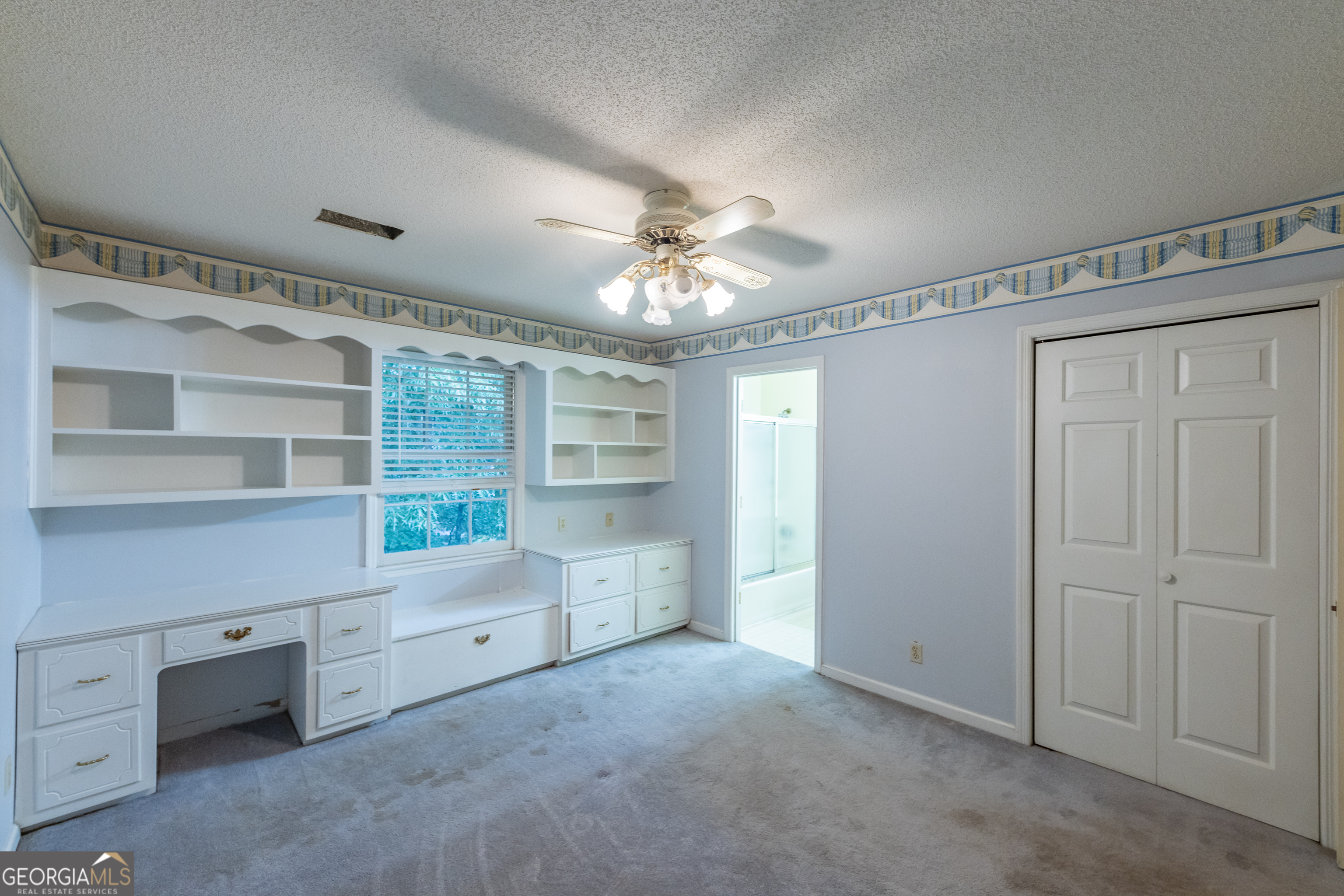 124 David Drive Thomaston, GA 30286 - Photo 20 of 43 a room with furniture and window