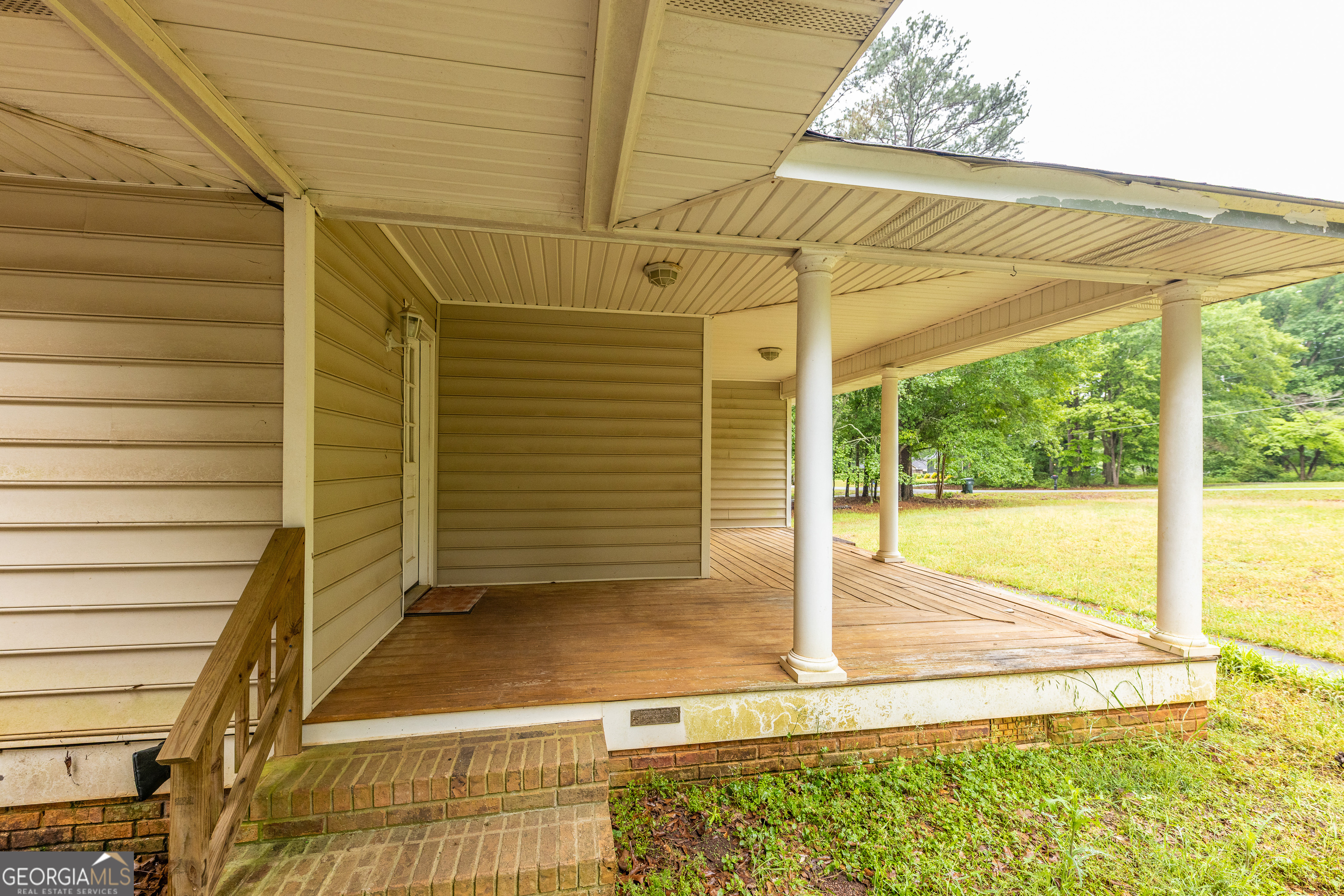 124 David Drive Thomaston, GA 30286 - Photo 29 of 43 a view of porch with a door