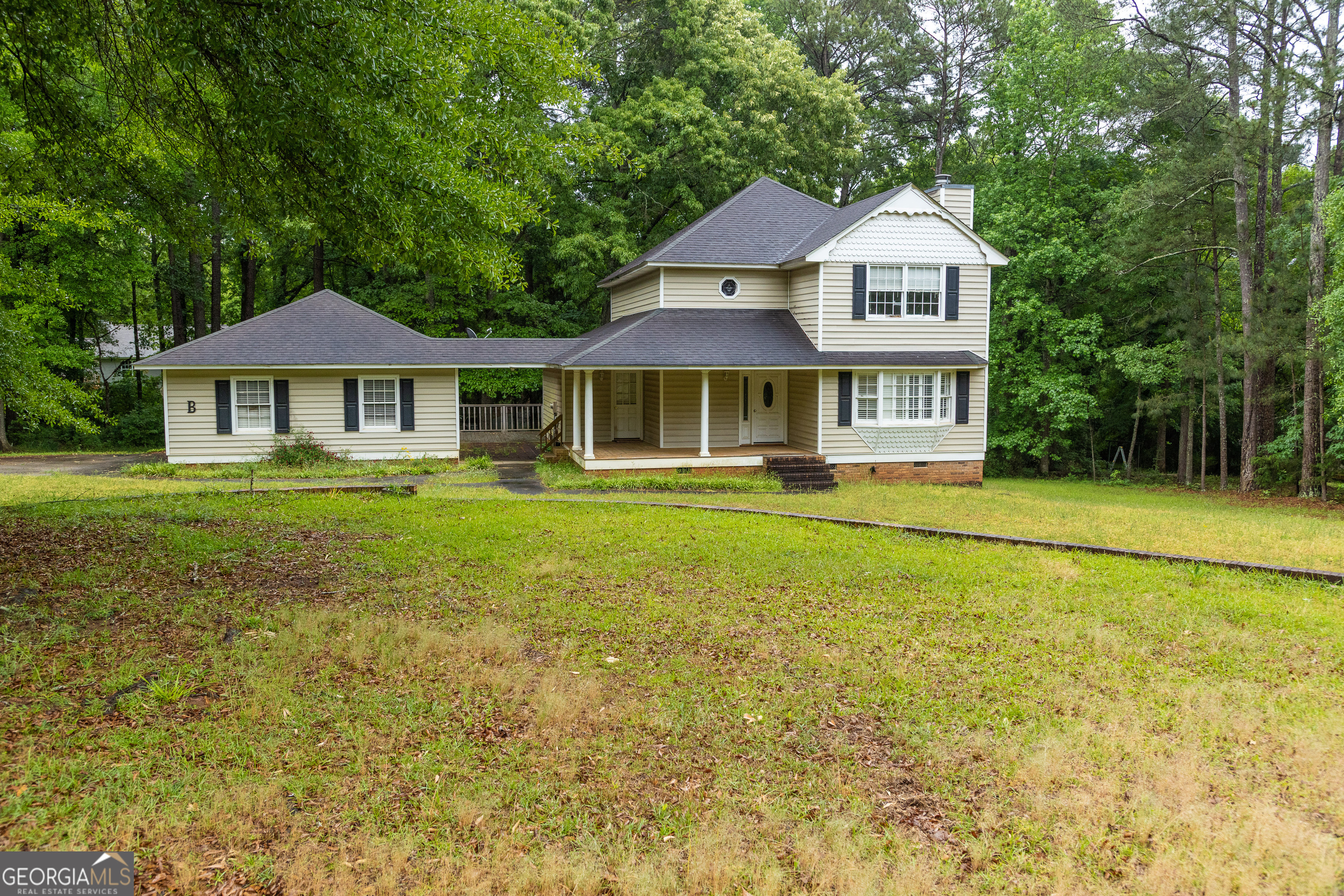 124 David Drive Thomaston, GA 30286 - Photo 32 of 43 a front view of a house with swimming pool