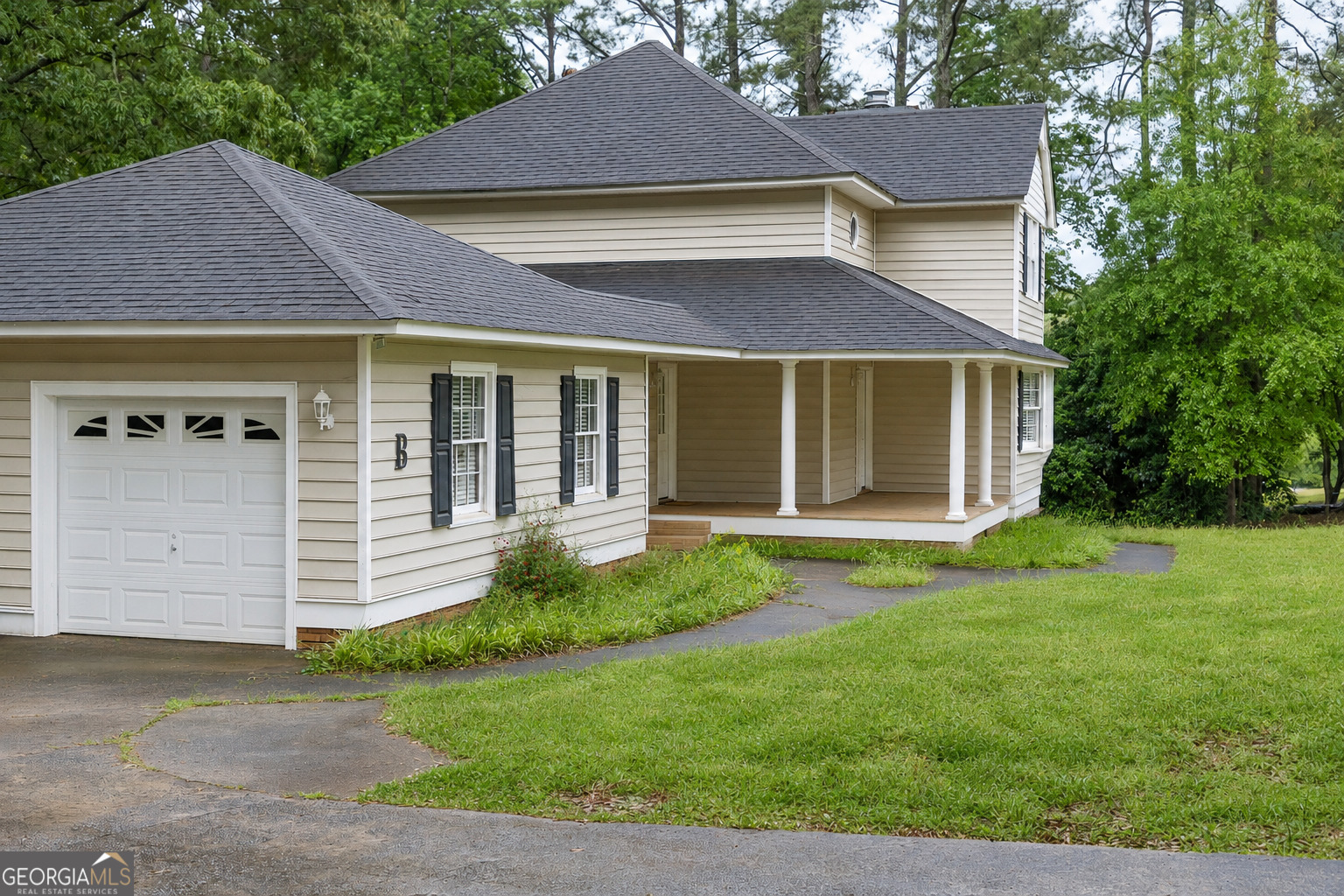 124 David Drive Thomaston, GA 30286 - Photo 36 of 43 front view of a house with a yard