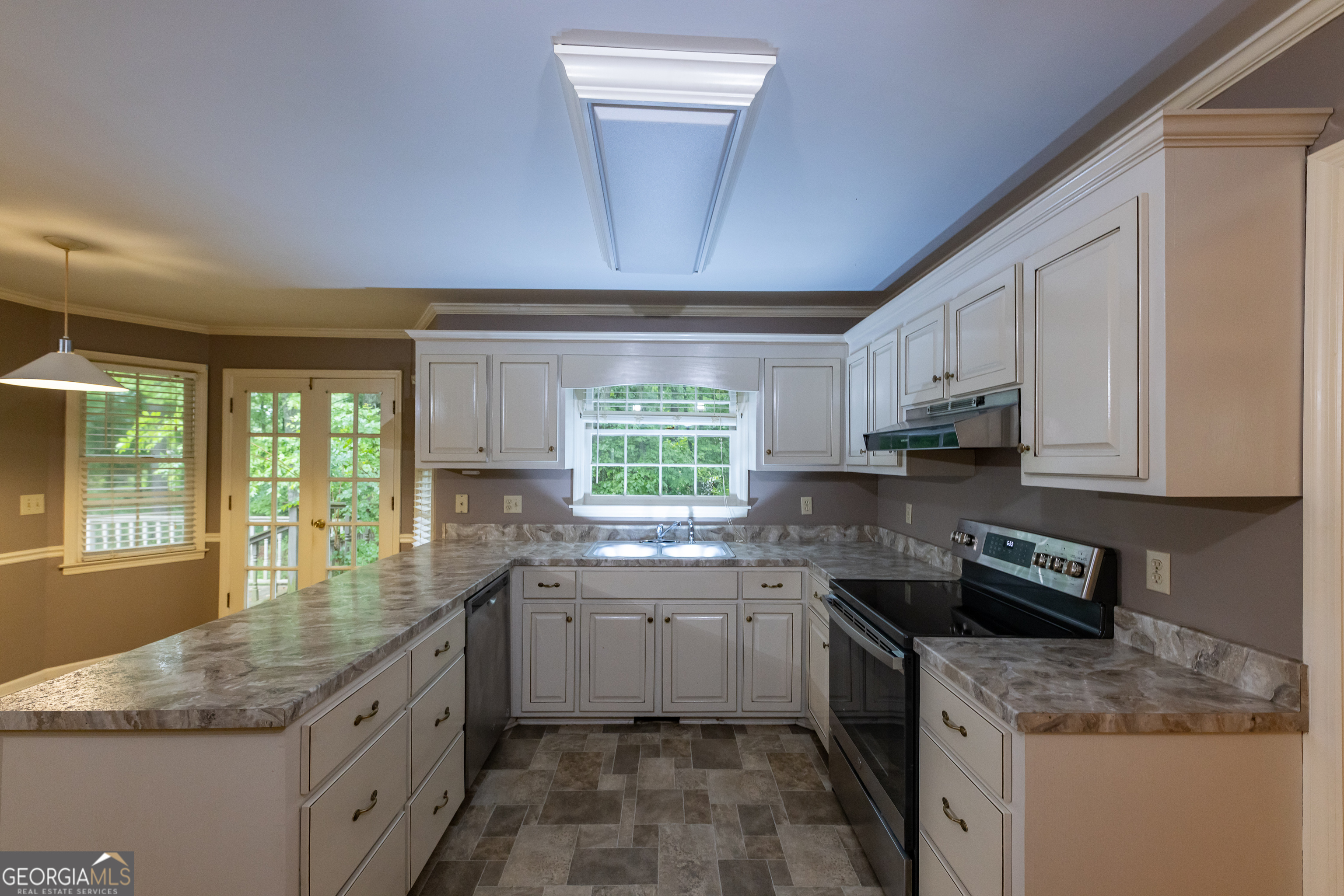 124 David Drive Thomaston, GA 30286 - Photo 9 of 43 a kitchen with granite countertop a sink a counter space appliances and cabinets