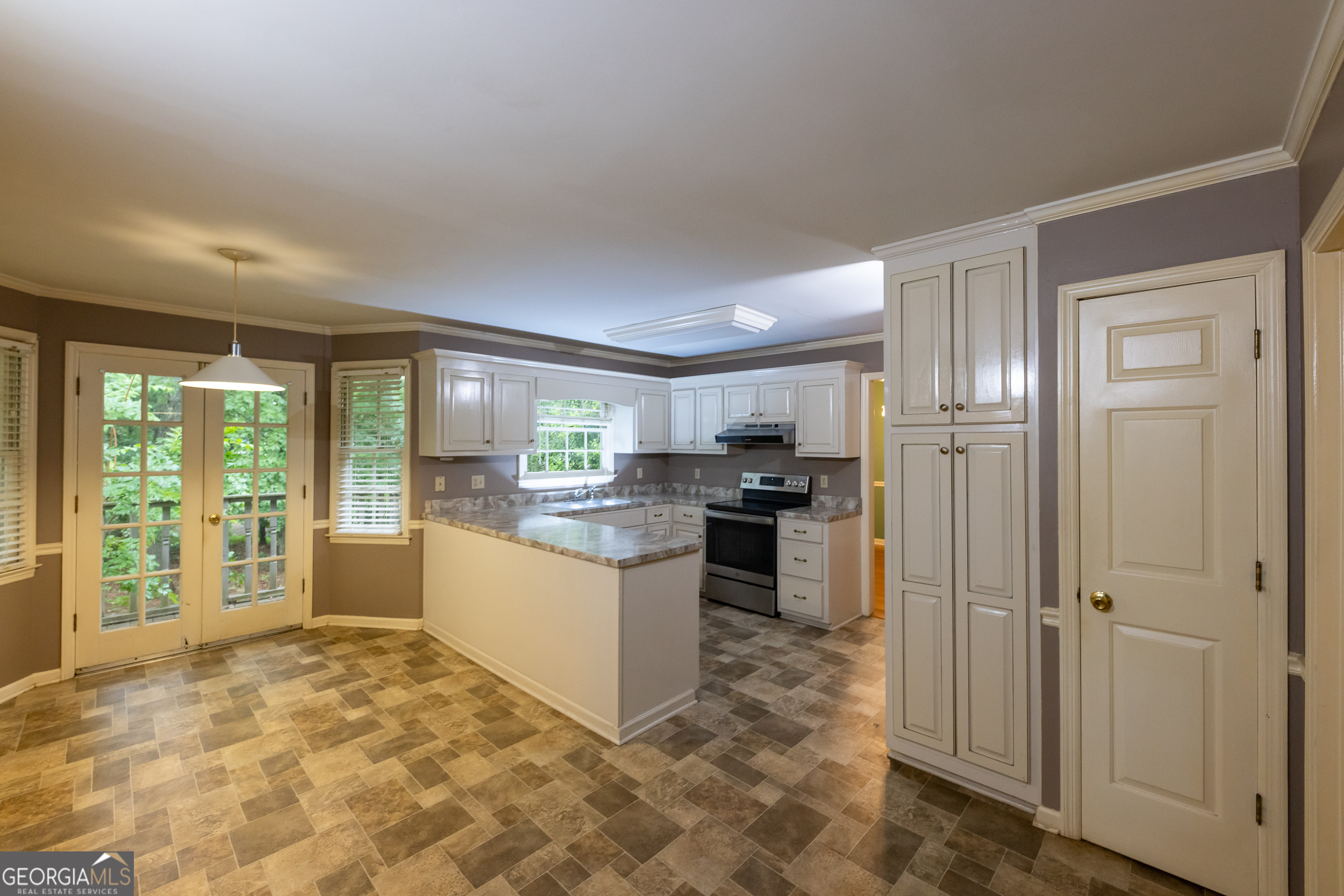 124 David Drive Thomaston, GA 30286 - Photo 10 of 43 a kitchen with stainless steel appliances granite countertop a refrigerator and a sink