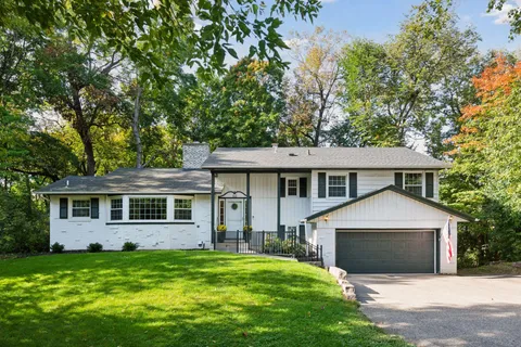 $700,000 | 522 Shadyway Road, Wayzata, MN 55391