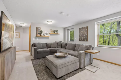 $700,000 | 522 Shadyway Road, Wayzata, MN 55391