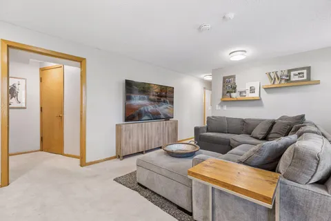 $700,000 | 522 Shadyway Road, Wayzata, MN 55391