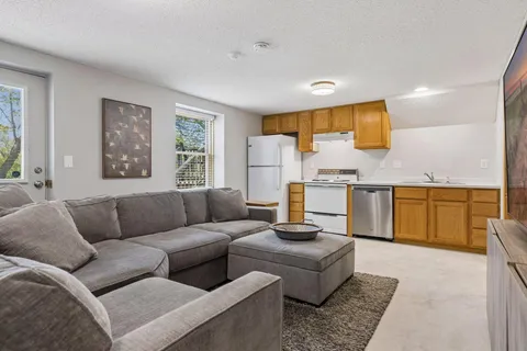 $700,000 | 522 Shadyway Road, Wayzata, MN 55391
