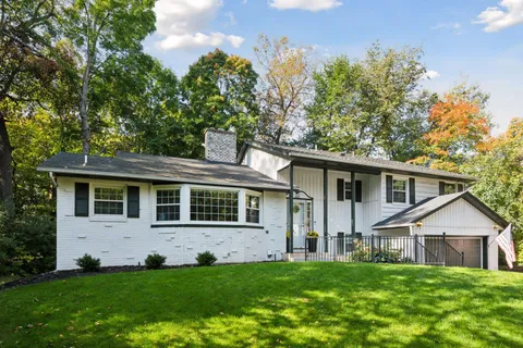 $700,000 | 522 Shadyway Road, Wayzata, MN 55391