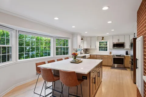 $700,000 | 522 Shadyway Road, Wayzata, MN 55391