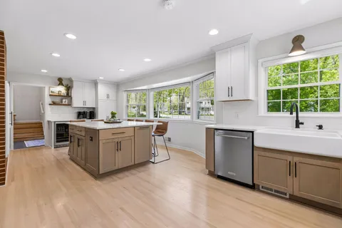 $700,000 | 522 Shadyway Road, Wayzata, MN 55391