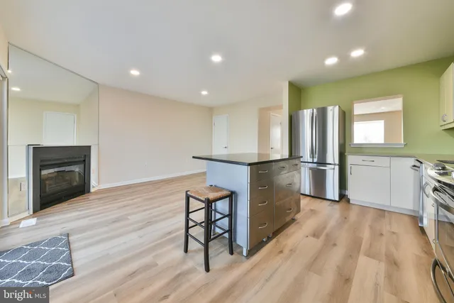 $2,400 | 702 Spice Bush, Ambler, PA 19002