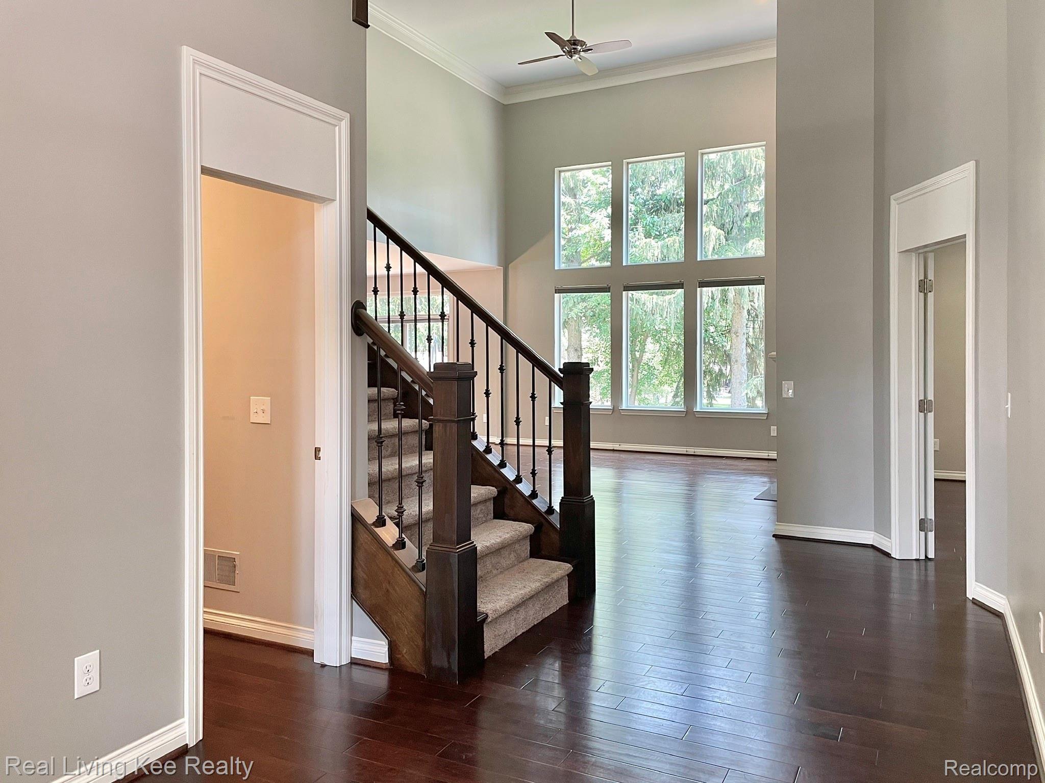 557 Curzon Road Rochester, MI 48307 - Photo 7 of 66 View from foyer. 1/2 bath on left, door to master bedroom on right