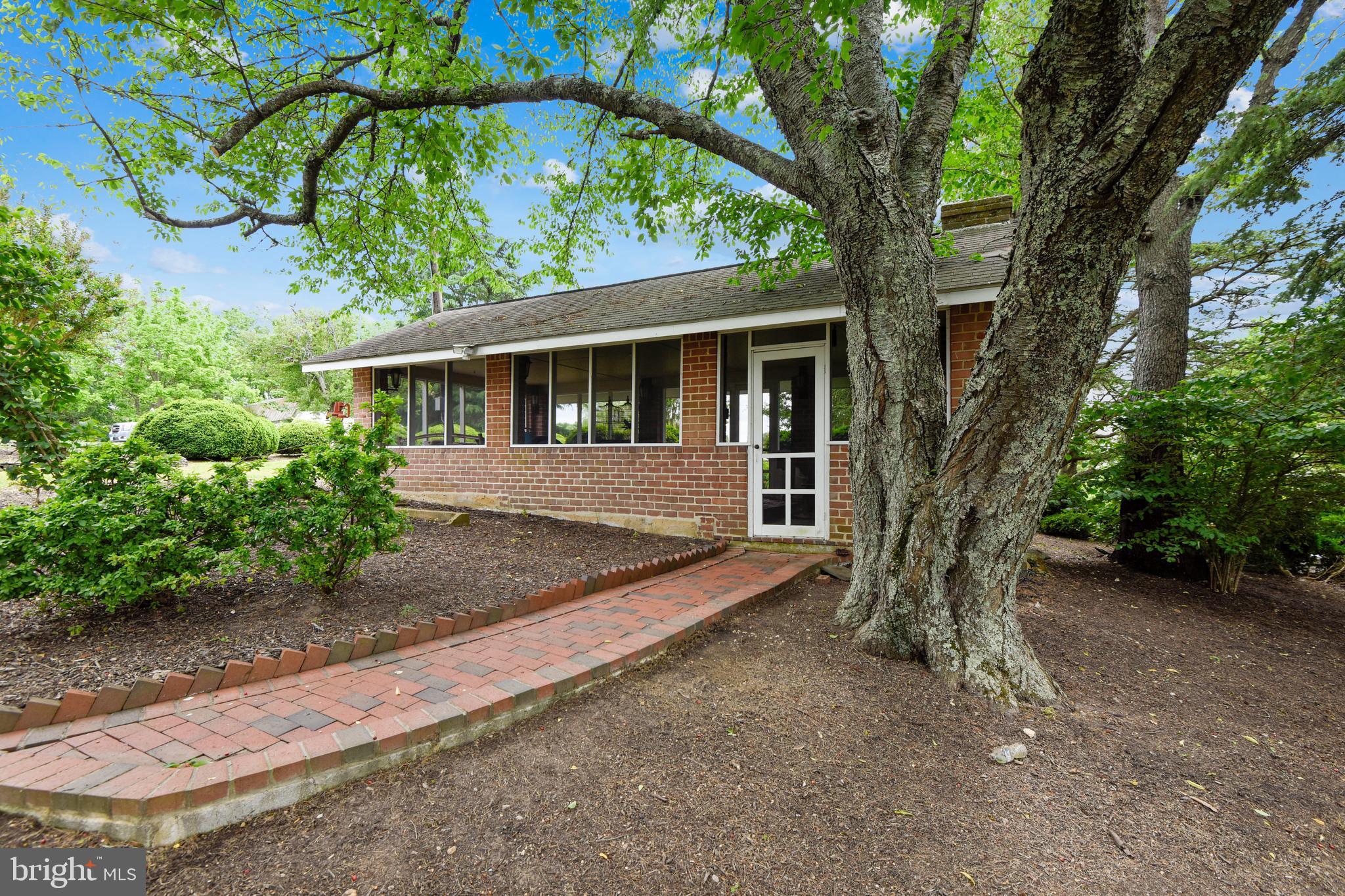 8325 Bensville Road Waldorf, MD 20603 - Photo 70 of 88 Entertainment and event pavilion/Florida room