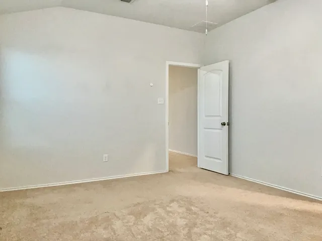 $2,400 | 184 Beth Ann Loop, Taylor, TX 76574