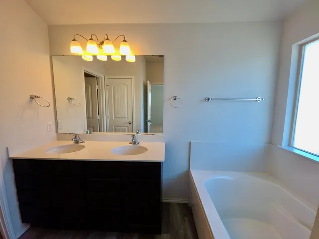 $2,400 | 184 Beth Ann Loop, Taylor, TX 76574