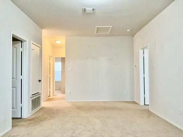 $2,400 | 184 Beth Ann Loop, Taylor, TX 76574