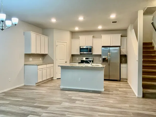 $2,400 | 184 Beth Ann Loop, Taylor, TX 76574