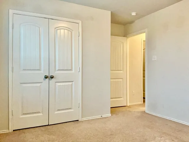 $2,400 | 184 Beth Ann Loop, Taylor, TX 76574