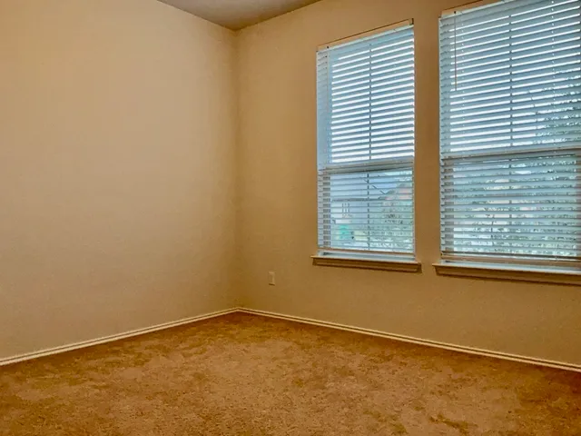 $2,400 | 184 Beth Ann Loop, Taylor, TX 76574