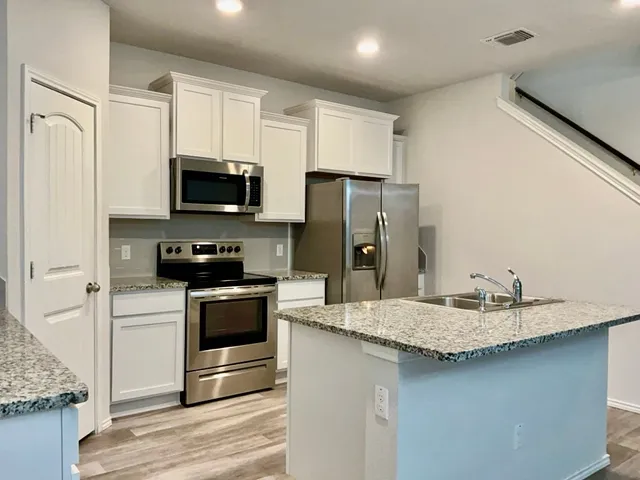 $2,400 | 184 Beth Ann Loop, Taylor, TX 76574