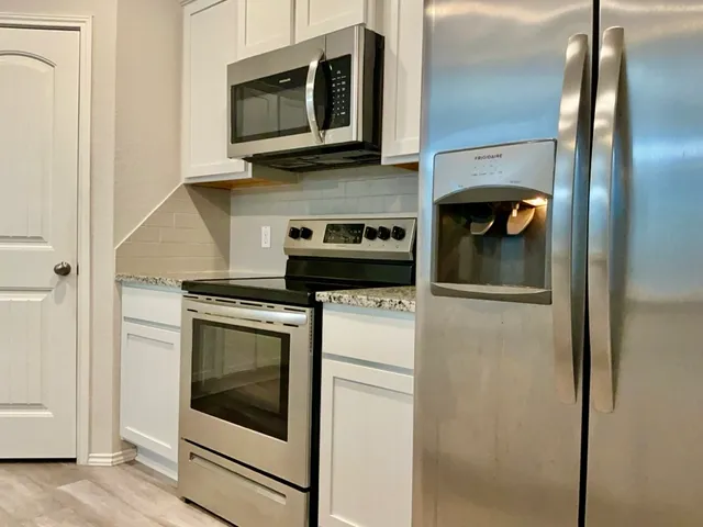 $2,400 | 184 Beth Ann Loop, Taylor, TX 76574