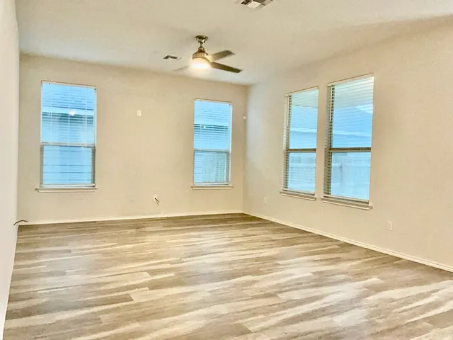 $2,400 | 184 Beth Ann Loop, Taylor, TX 76574