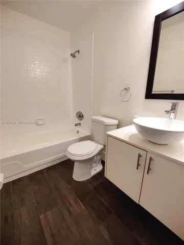 $3,000 | 5201 Southwest 31st Avenue, Unit 102, Dania Beach, FL 33312