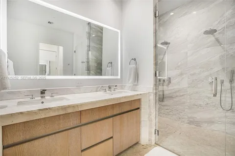 $4,800,000 | 2821 South Bayshore Drive, Unit 15C, Miami, FL 33133