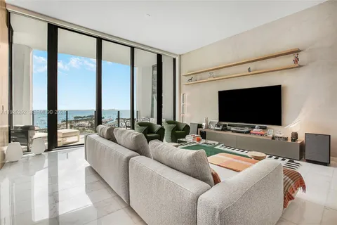 $4,800,000 | 2821 South Bayshore Drive, Unit 15C, Miami, FL 33133