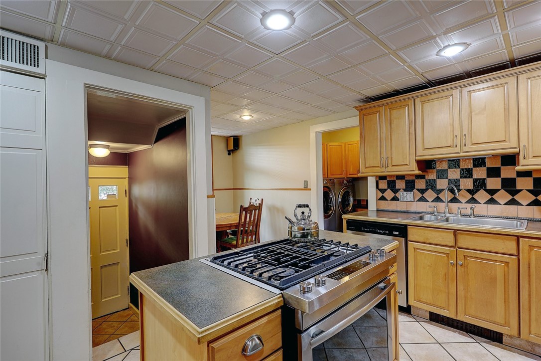 24 Ray Street Providence, RI 02906 - Photo 13 of 43 Gallery Image 13
