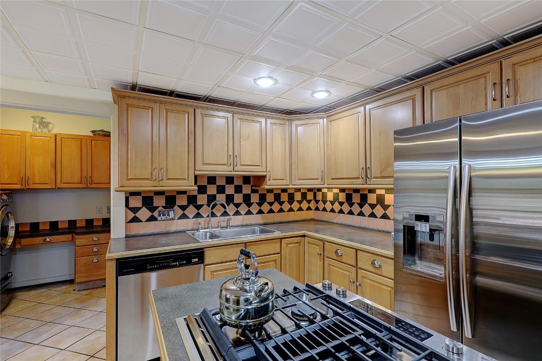 24 Ray Street Providence, RI 02906 - Photo 16 of 43 Gallery Image 16