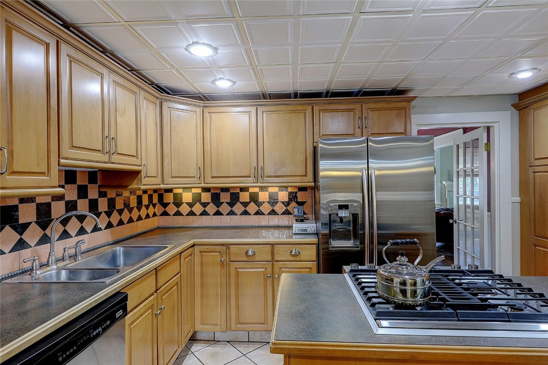 24 Ray Street Providence, RI 02906 - Photo 17 of 43 Gallery Image 17
