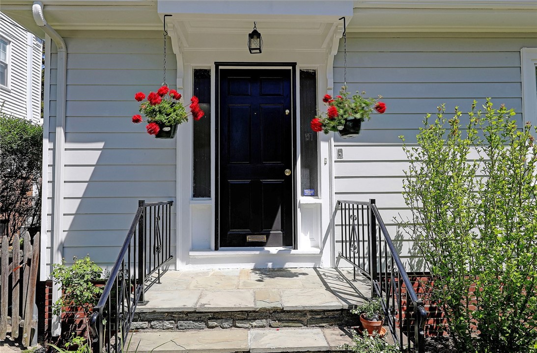 24 Ray Street Providence, RI 02906 - Photo 3 of 43 Gallery Image 3