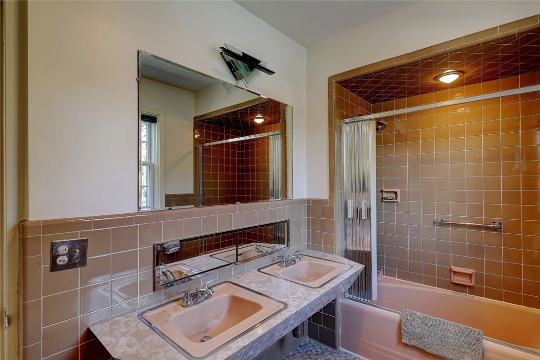 24 Ray Street Providence, RI 02906 - Photo 35 of 43 Gallery Image 35