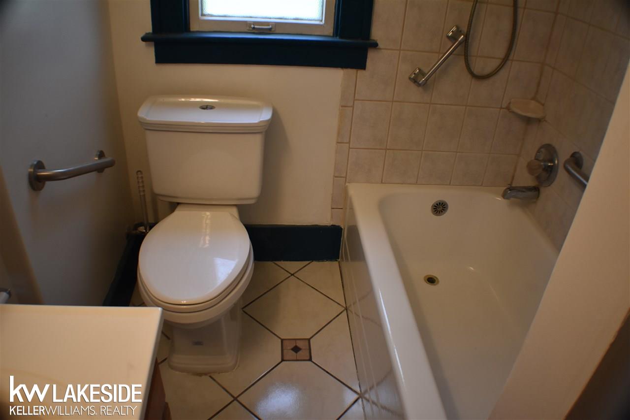 14538-14540 East 9 Mile Road Eastpointe, MI 48021 - Photo 9 of 48 Gallery Image 9