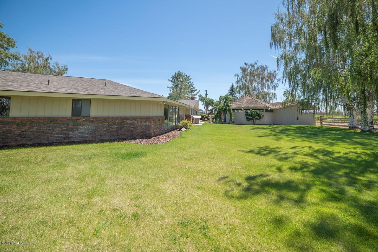 8540-2 Fort Road Wapato, WA 98951 - Photo 16 of 55 a front view of house with yard and trees in the background