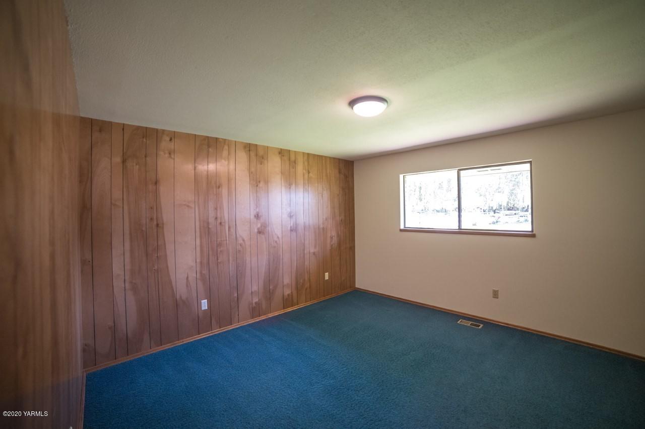 8540-2 Fort Road Wapato, WA 98951 - Photo 23 of 55 an empty room with a empty space and windows