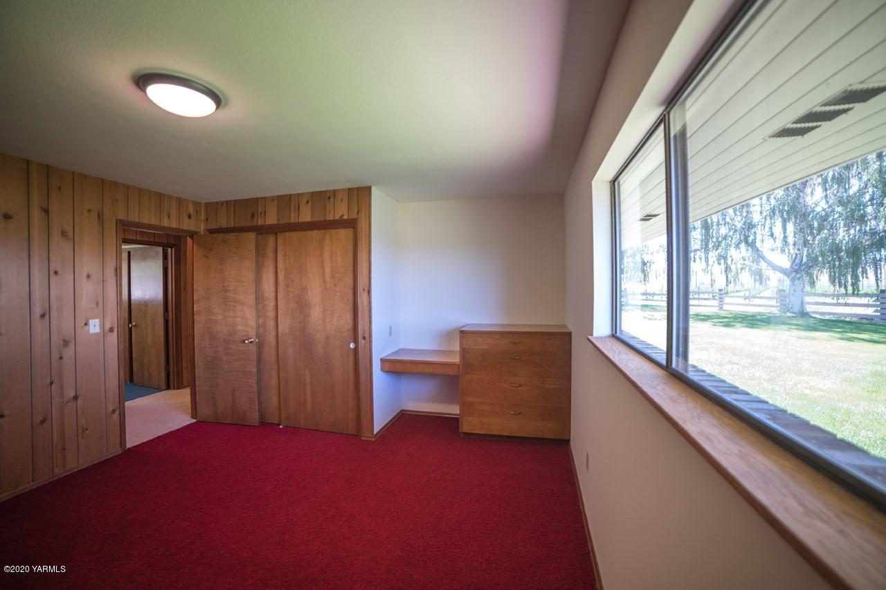 8540-2 Fort Road Wapato, WA 98951 - Photo 24 of 55 a view of room with window