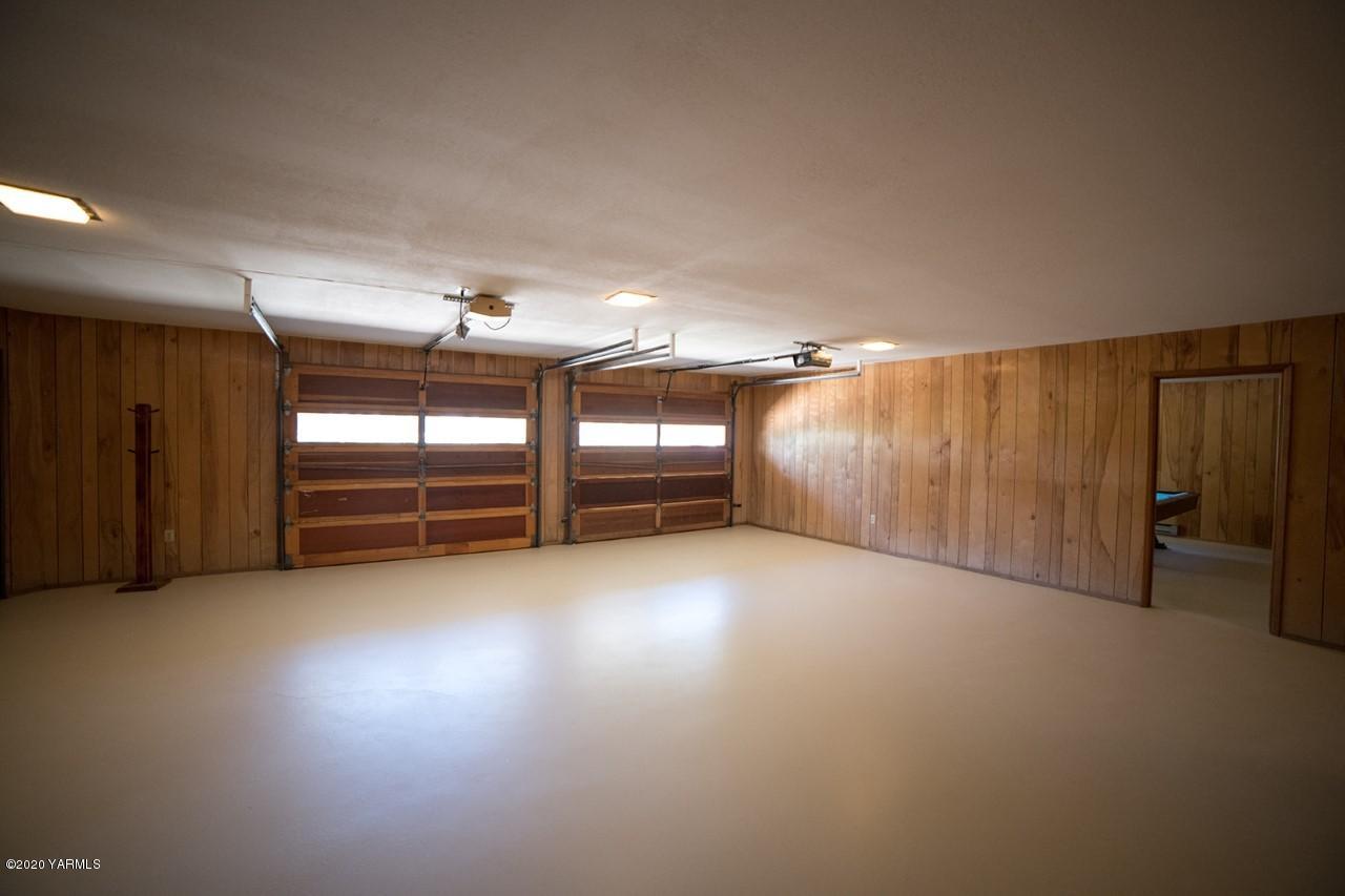 8540-2 Fort Road Wapato, WA 98951 - Photo 25 of 55 a view of empty room with furniture